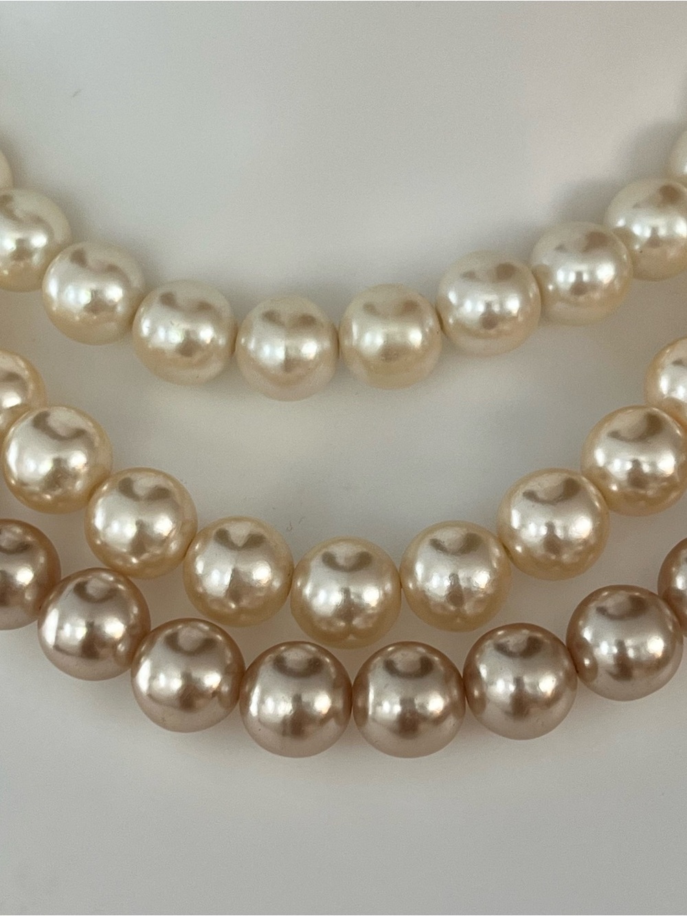 Triple strand cascading cream & champagne tone faux pearl necklace large clasp - Picture 2 of 4